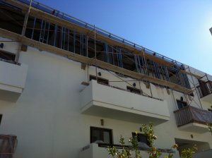 ΕΠΕΚΤΑΣΗ ΔΩΜΑΤΙΩΝ ΚΑΙ ΚΟΙΝΟΧΡΗΣΤΩΝ ΧΩΡΩΝ ΣΤΟ ΞΕΝΟΔΟΧΕΙΟ BLUE OCEANIC